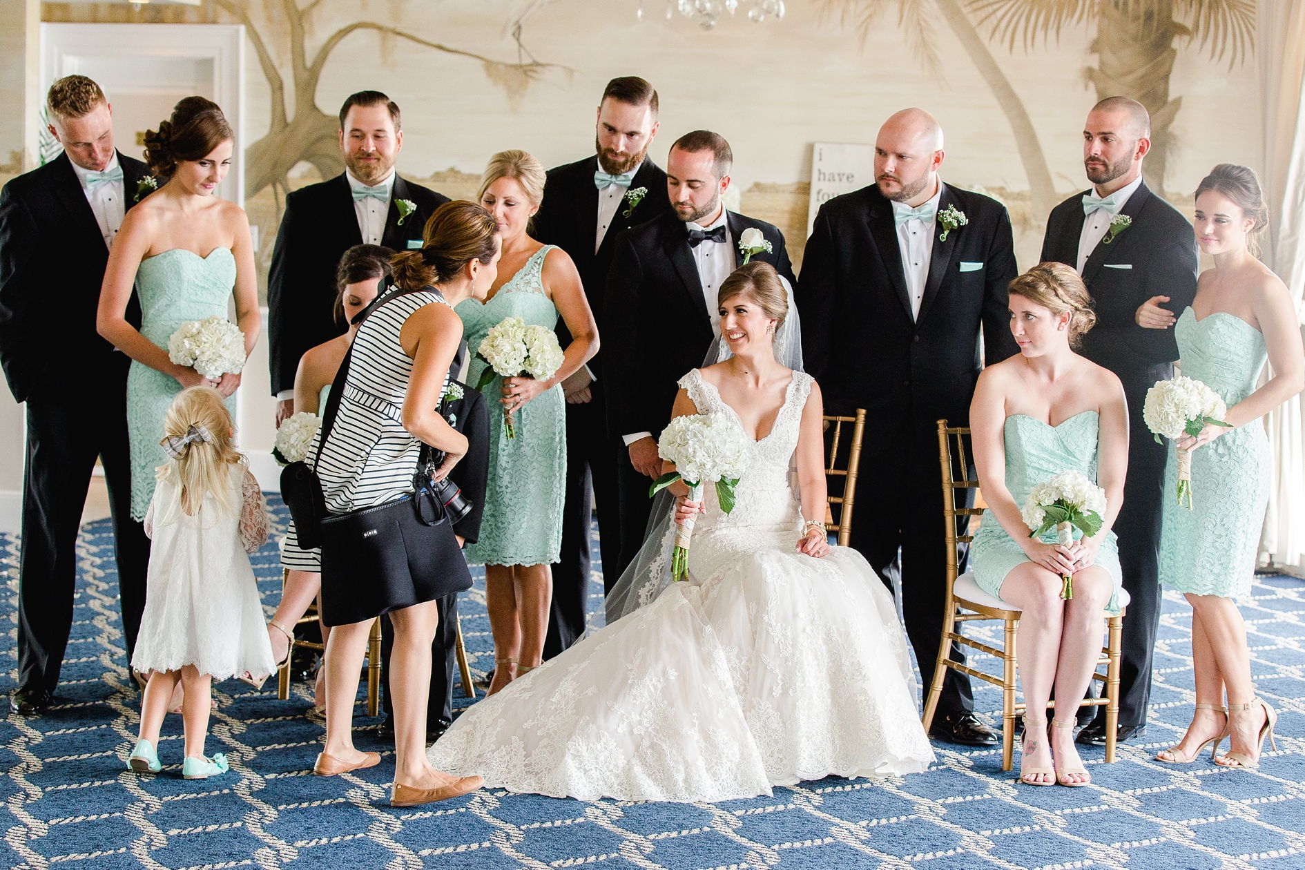 Photos by Ailyn La Torre Photography Photo Recipe | Large Bridal Parties | © Ailyn La Torre Photography 2017