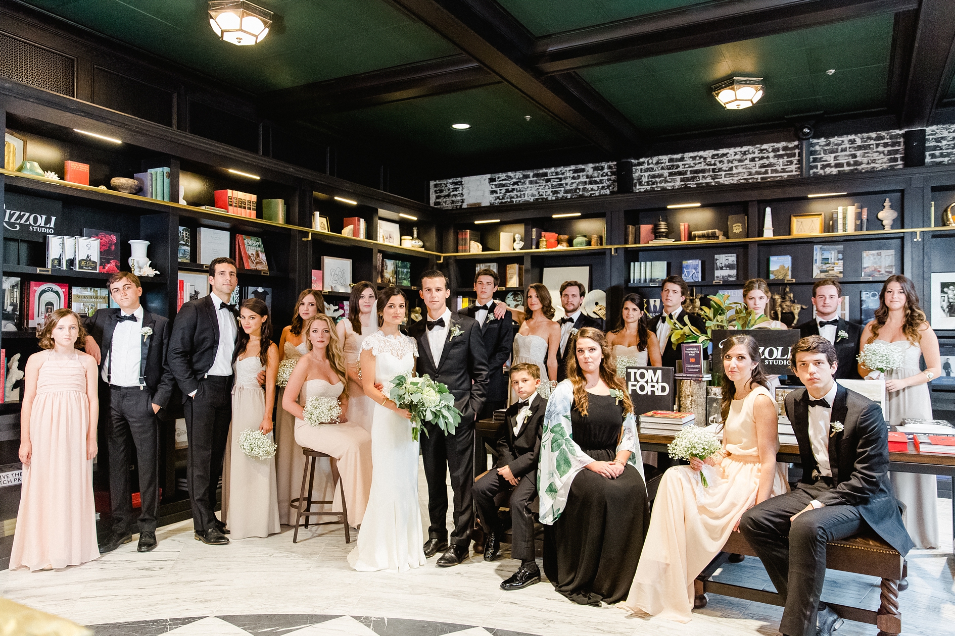 Photos by Ailyn La Torre Photography Photo Recipe | Large Bridal Parties | © Ailyn La Torre Photography 2017