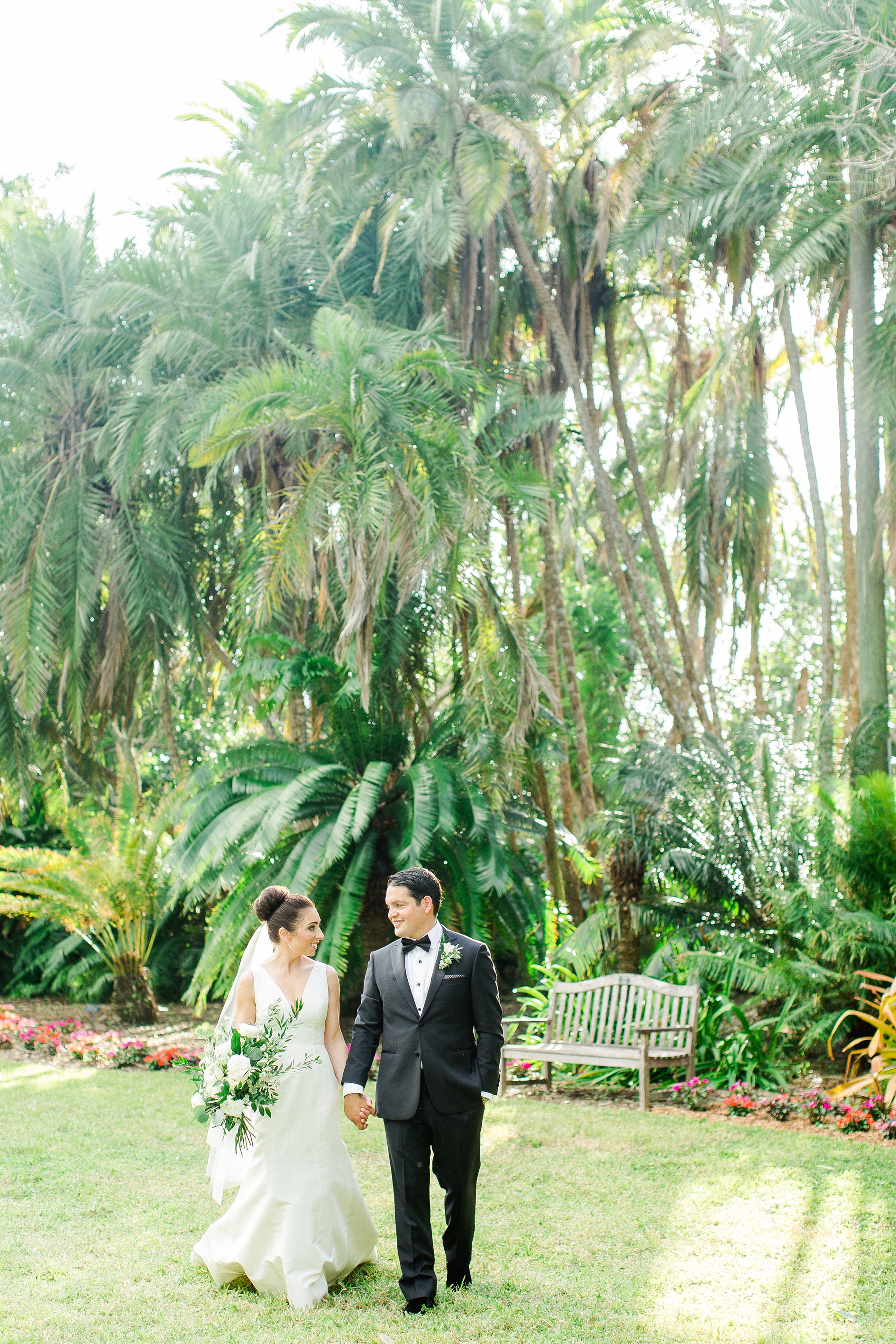Photos by Ailyn La Torre Photography Marie Selby Botanical Gardens Wedding | © Ailyn La Torre Photography 2017