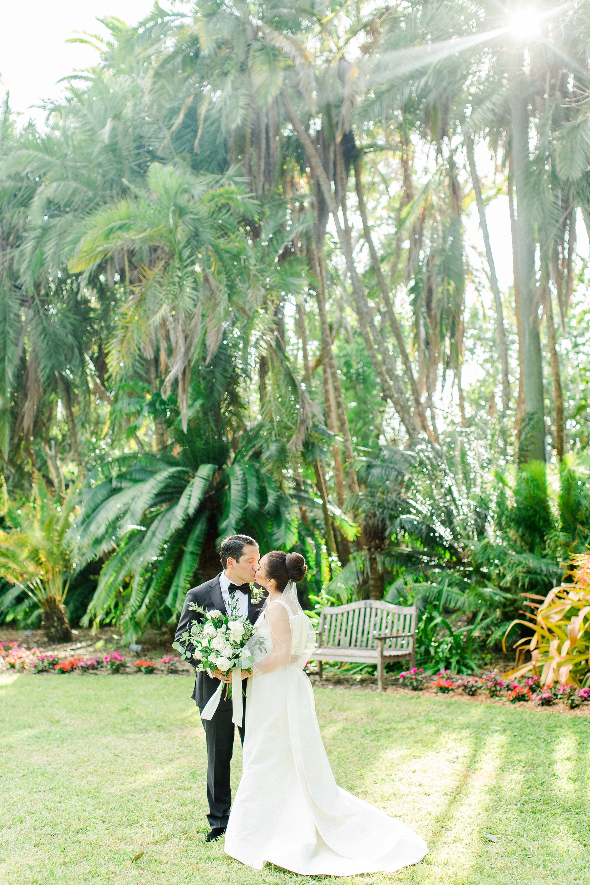 Photos by Ailyn La Torre Photography Marie Selby Botanical Gardens Wedding | © Ailyn La Torre Photography 2017