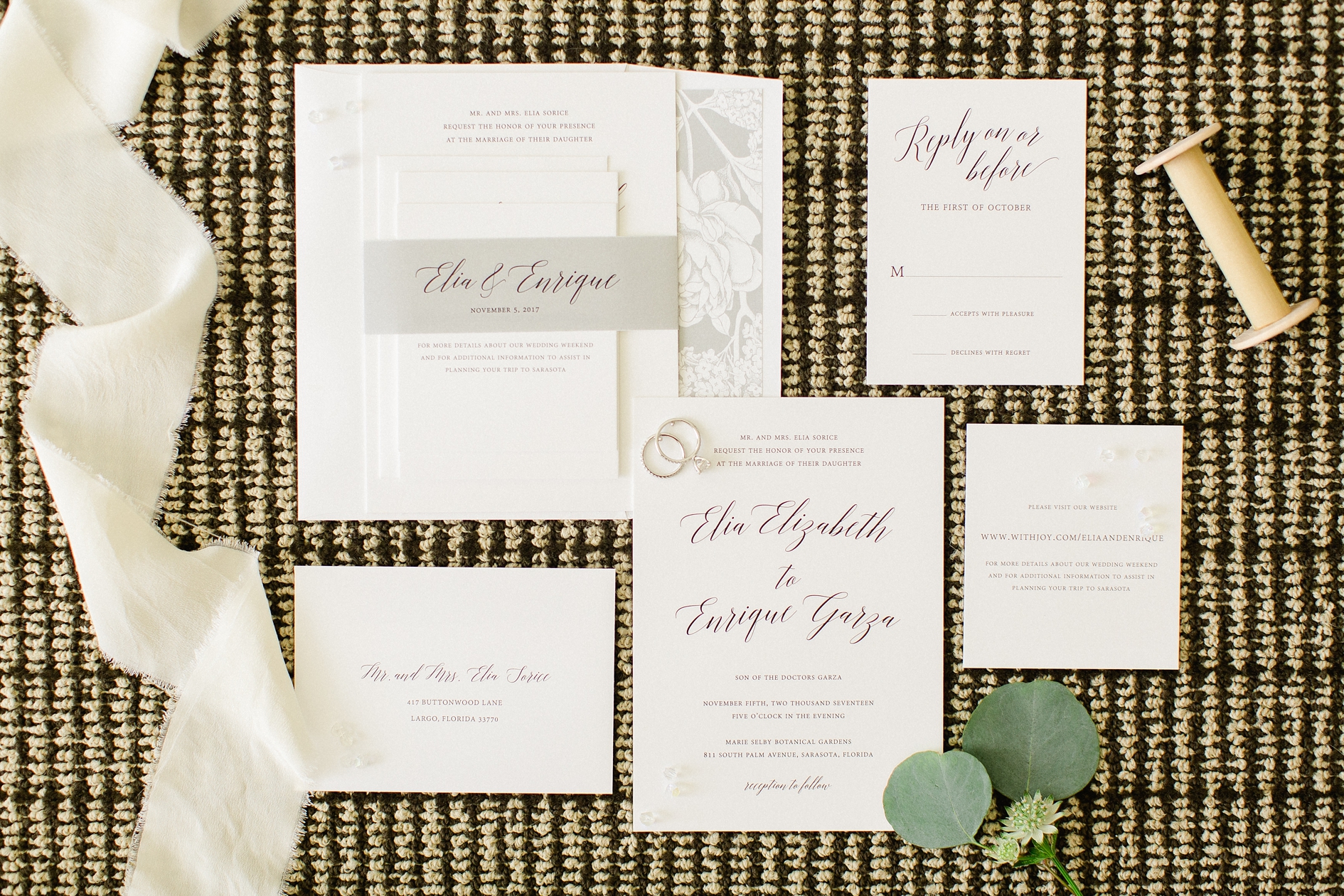 Photos by Ailyn La Torre Photography Marie Selby Botanical Gardens Wedding | © Ailyn La Torre Photography 2017