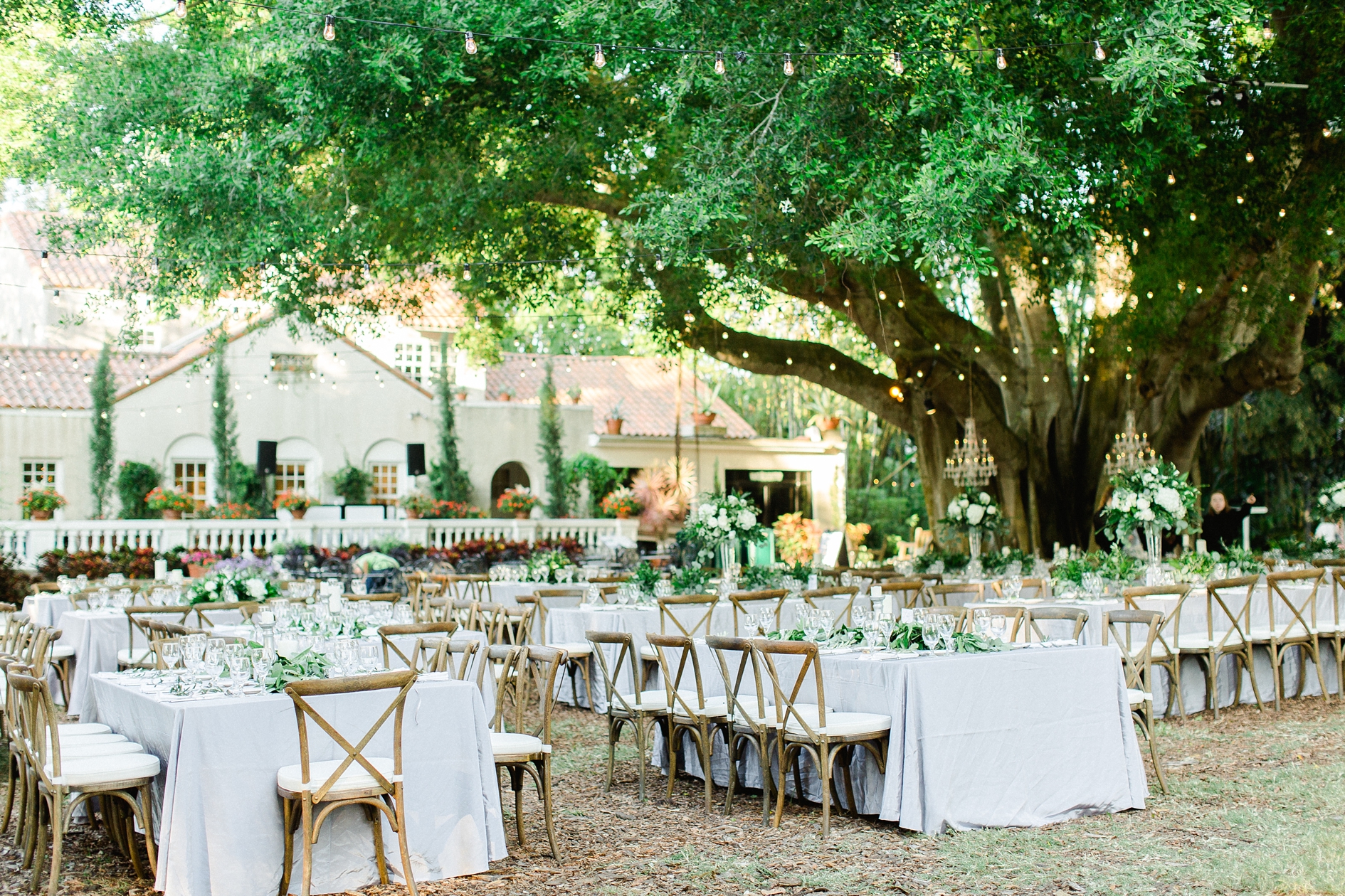 Photos by Ailyn La Torre Photography Marie Selby Botanical Gardens Wedding | © Ailyn La Torre Photography 2017