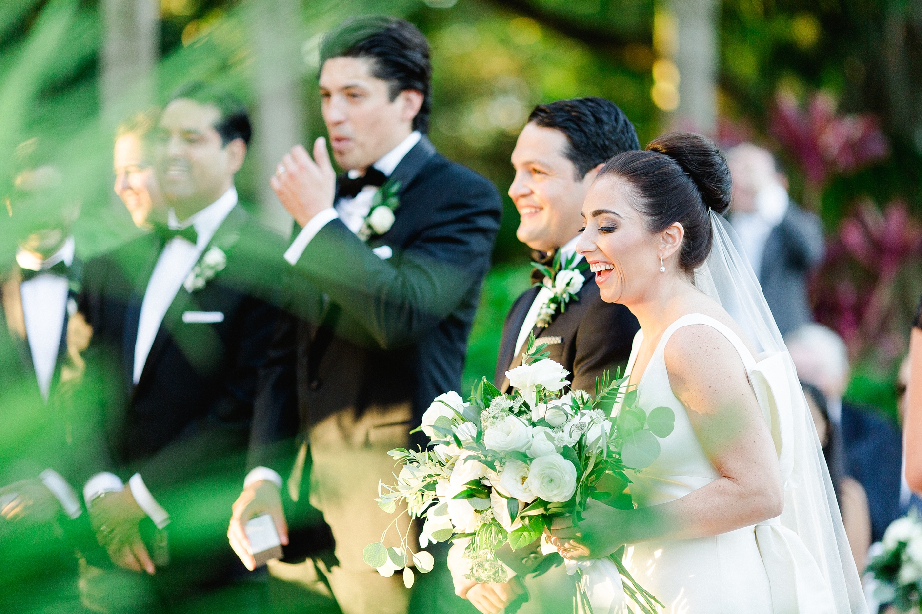 Photos by Ailyn La Torre Photography Marie Selby Botanical Gardens Wedding | © Ailyn La Torre Photography 2017