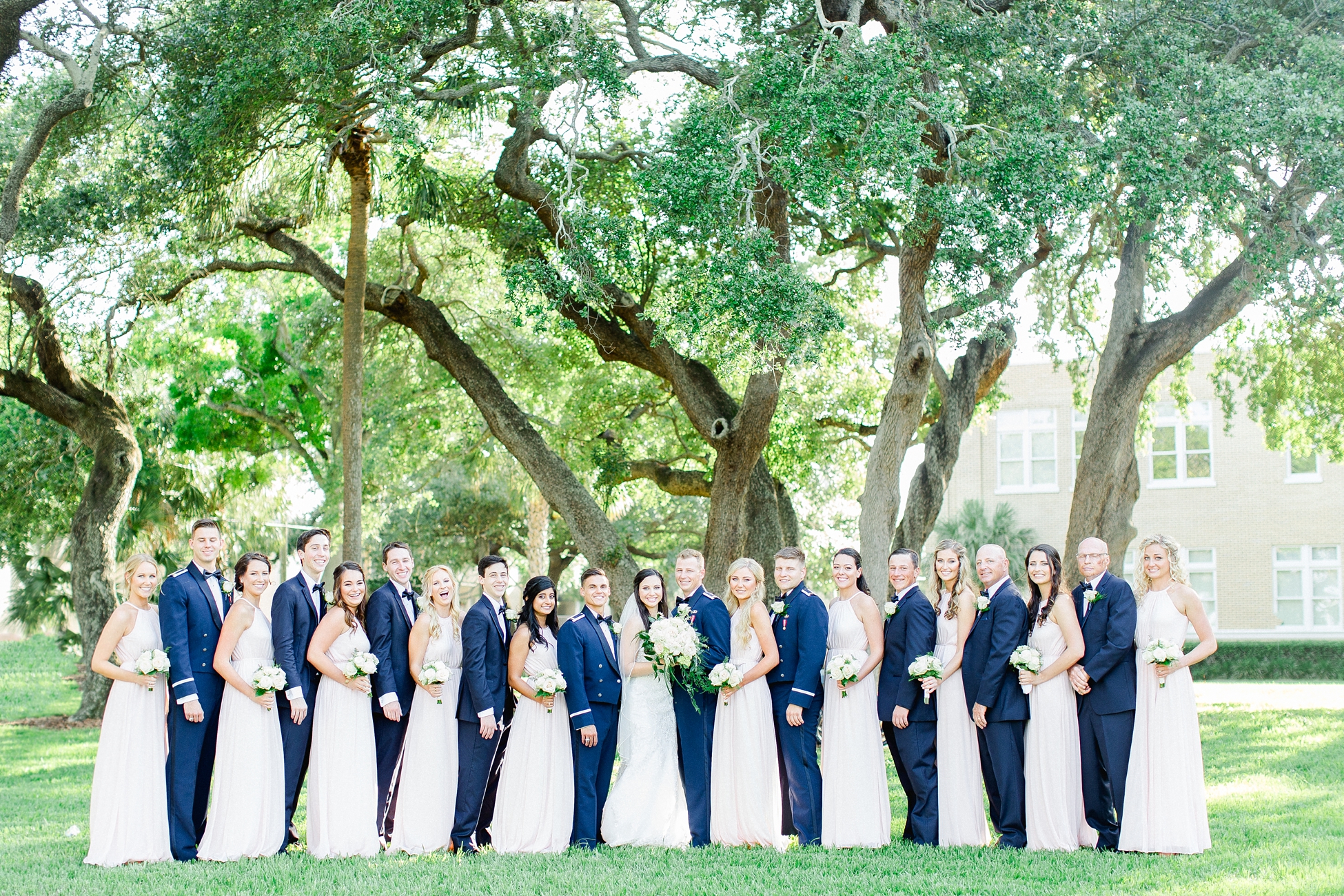 Tampa Garden Club Wedding | © Ailyn La Torre Photography 2018