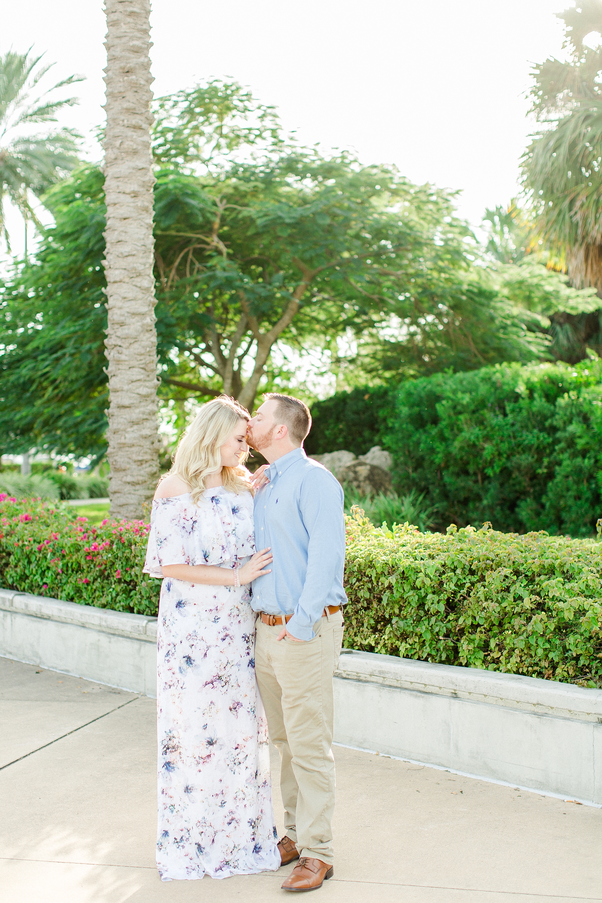 Downtown St. Pete Engagement | © Ailyn La Torre Photography 2018