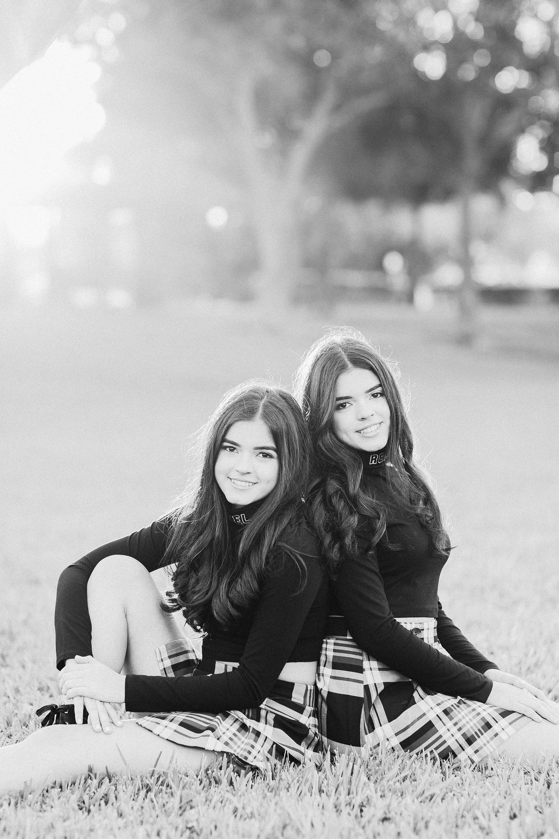 Twin Senior Session | © Ailyn La Torre Photography 2019