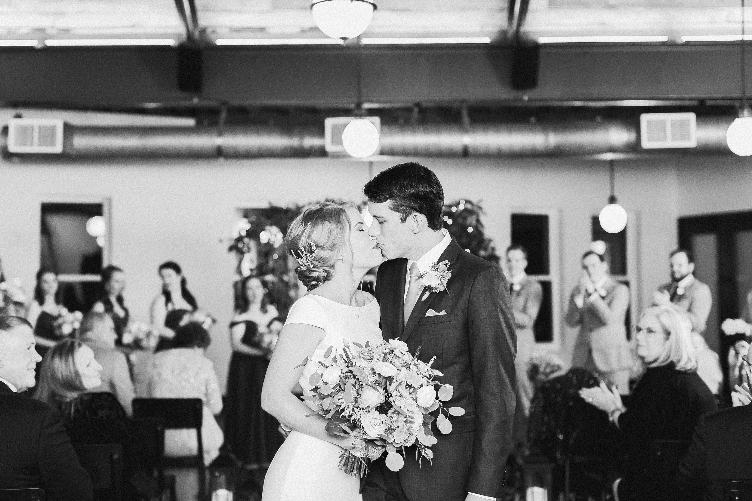 Oxford Exchange Wedding | © Ailyn La Torre Photography 2020