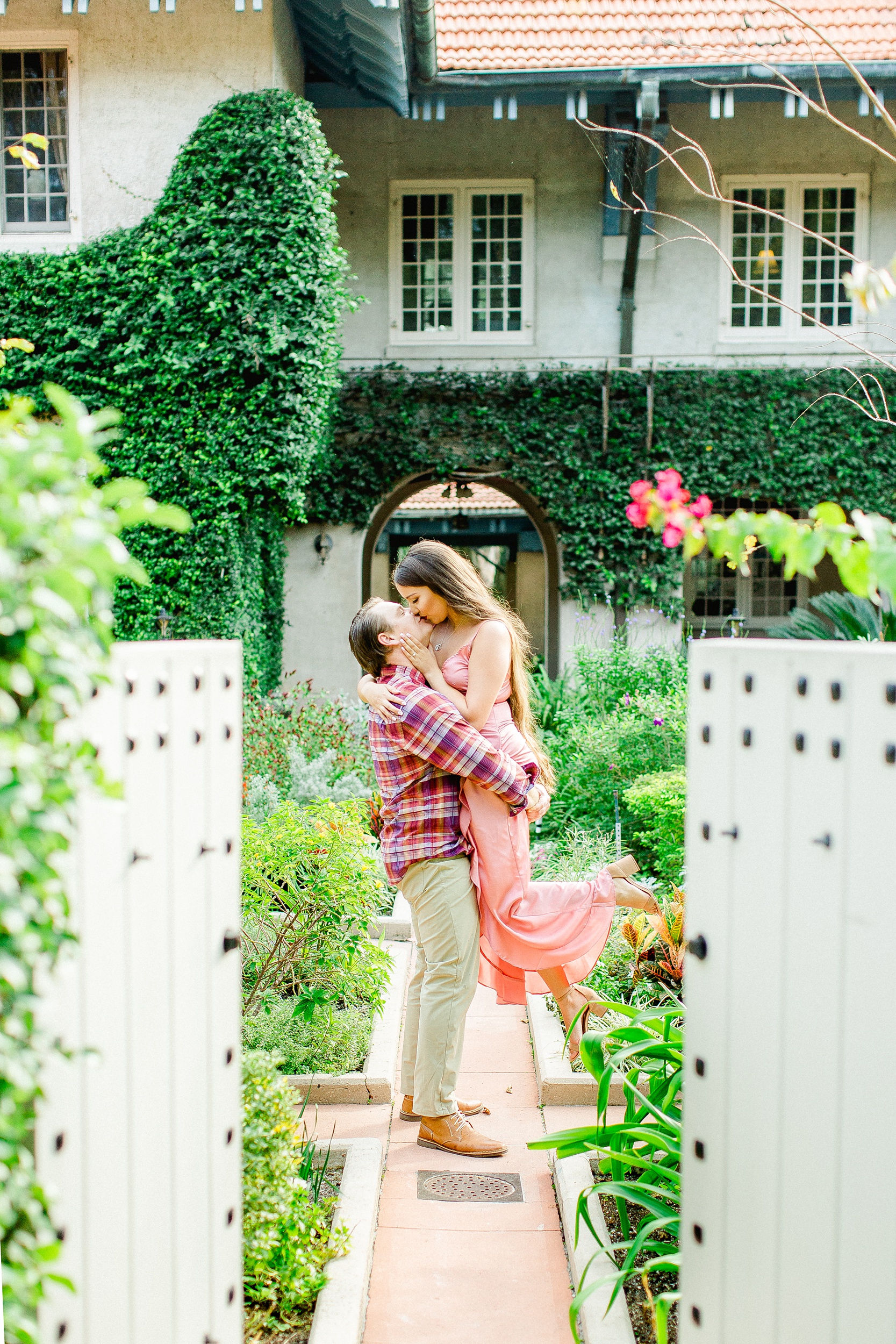 Sydonie Mansion Engagement | © Ailyn La Torre Photography 2020