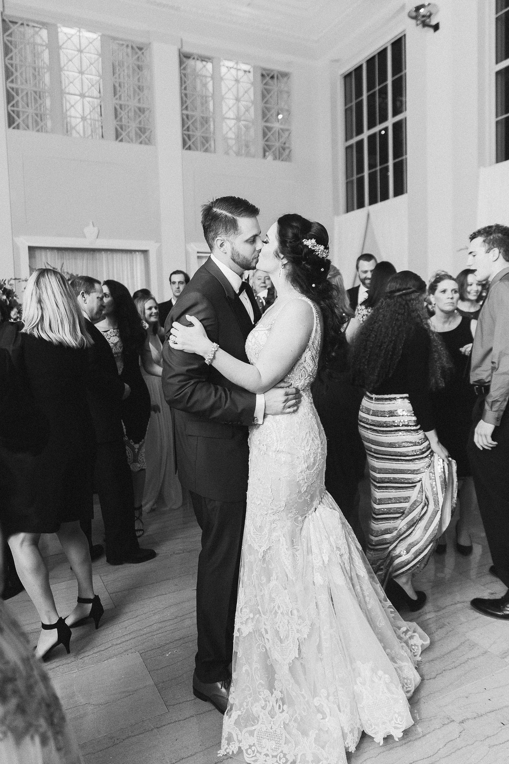 The Vault Tampa Wedding | © Ailyn La Torre Photography 2020