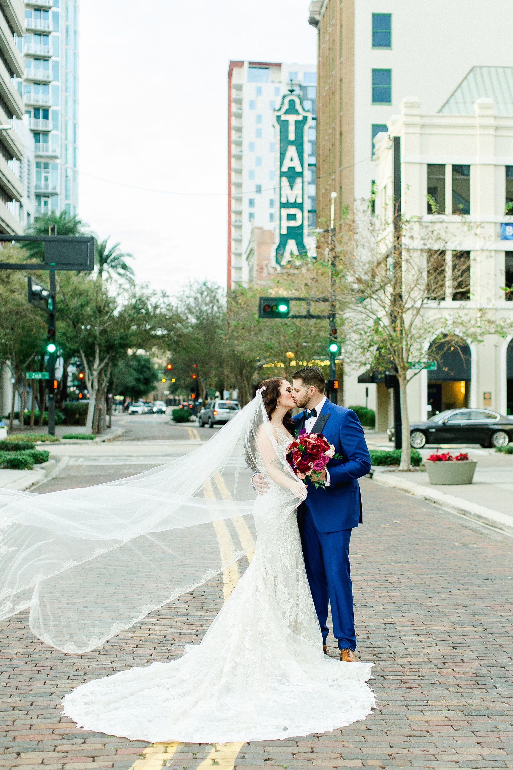 The Vault Tampa Wedding | © Ailyn La Torre Photography 2020