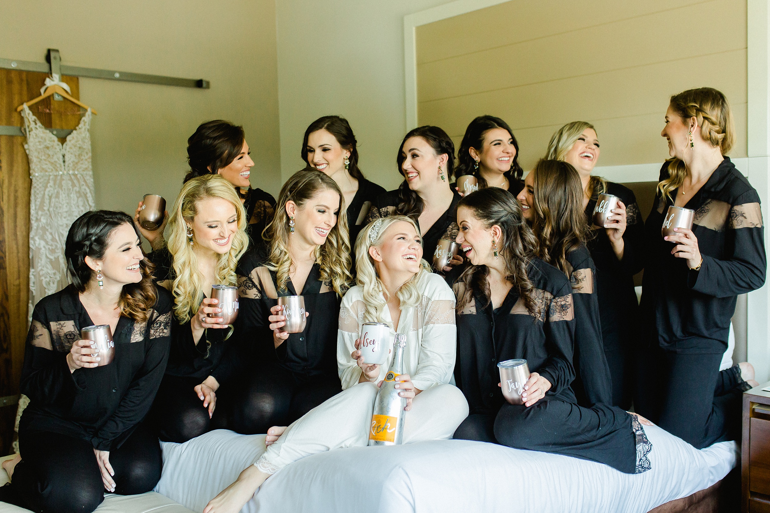 Oxford Exchange Wedding | © Ailyn La Torre Photography 2020