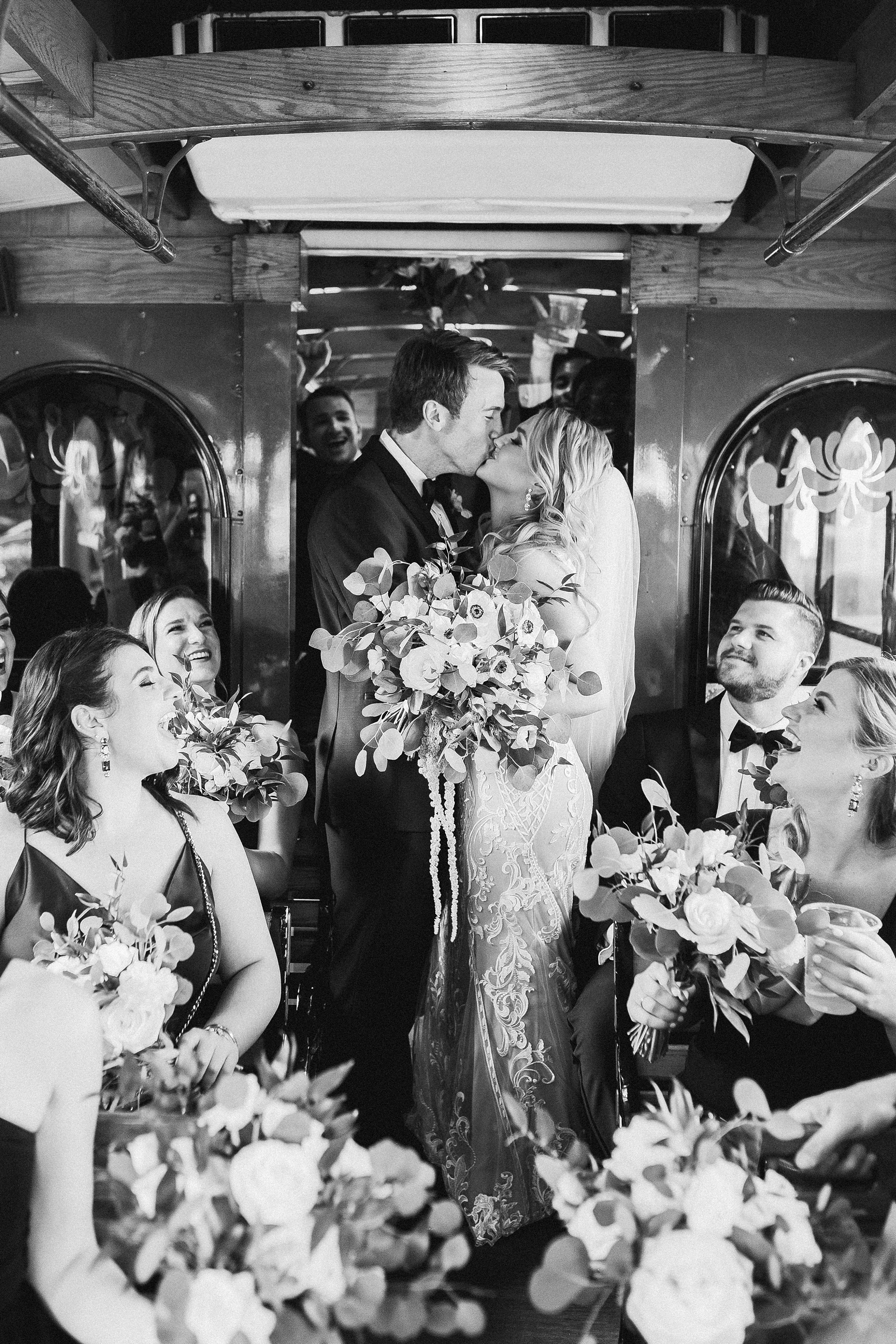 Oxford Exchange Wedding | © Ailyn La Torre Photography 2020