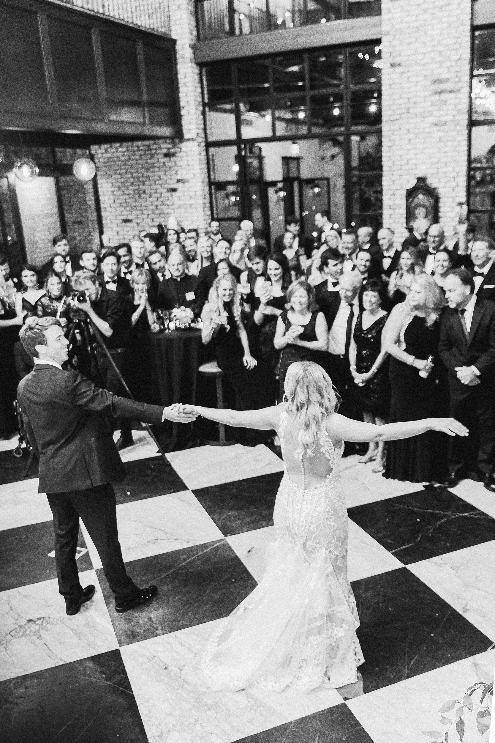 Oxford Exchange Wedding | © Ailyn La Torre Photography 2020