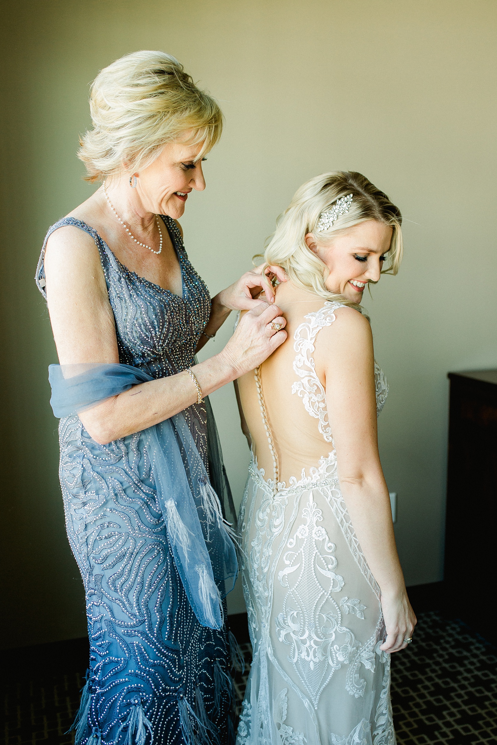 Oxford Exchange Wedding | © Ailyn La Torre Photography 2020