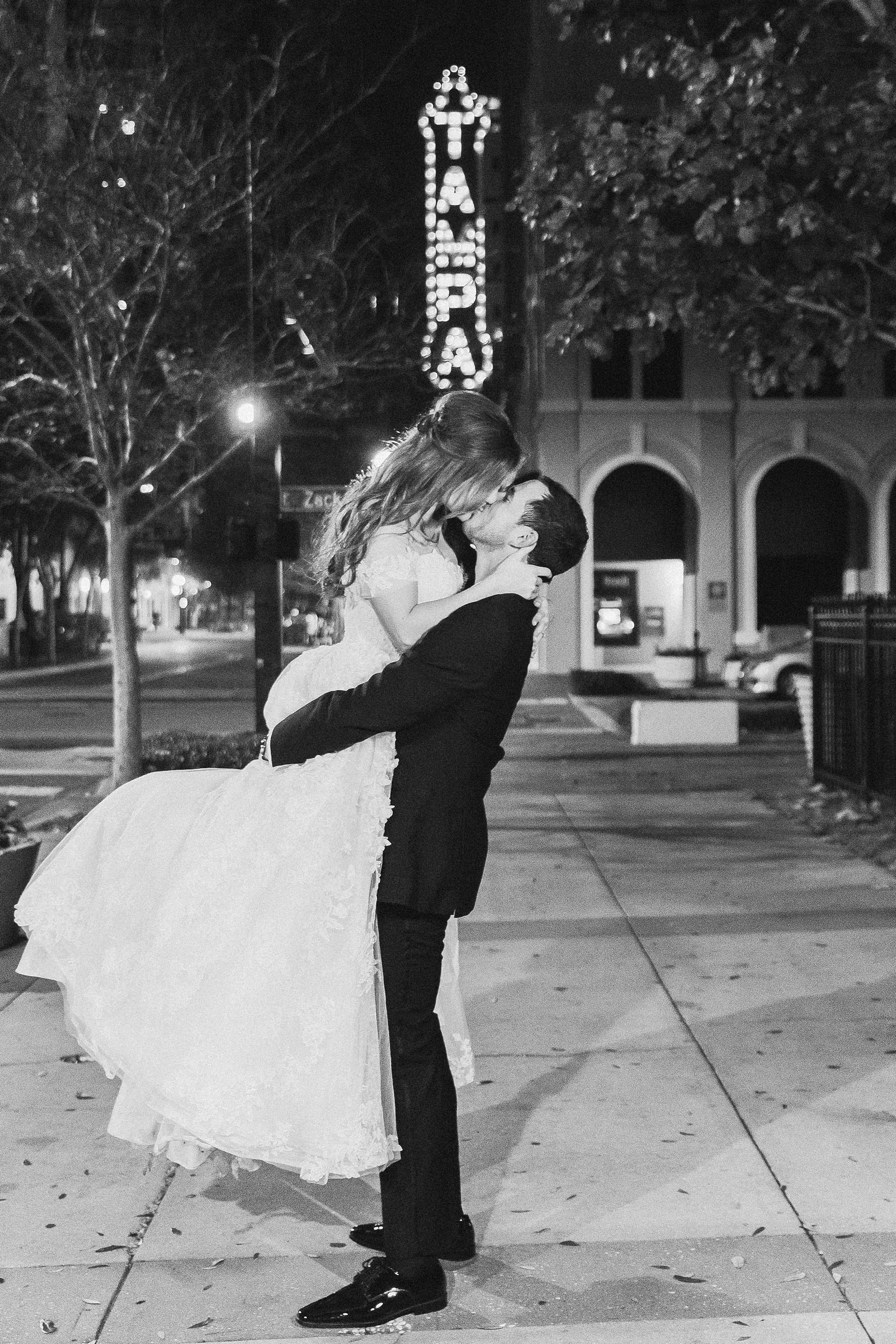 The Vault Wedding | © Ailyn La Torre Photography 2020