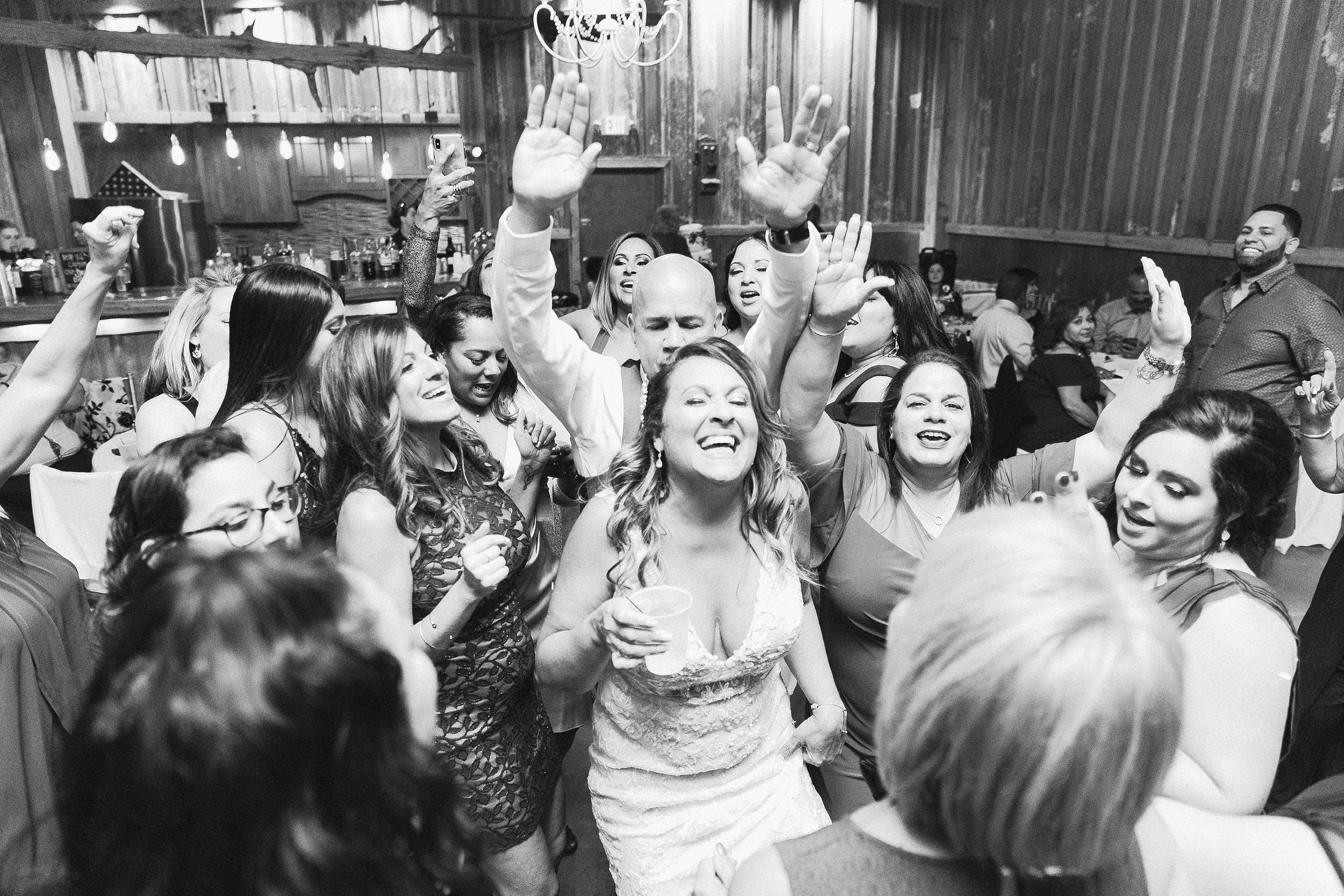 Tampa Wedding Photographer | © Ailyn La Torre Photography 2020